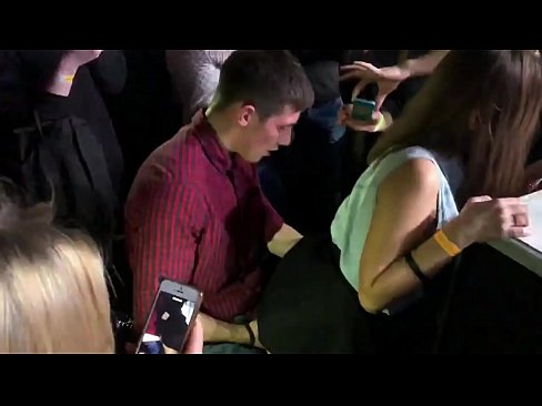 ❤️ Ezigbo mmekọahụ na ụlọ oriri na ọṅụṅụ Russia. 18-afọ Russian girl na ike na ikpu iberibe na a abalị ️❌  na anyi ❌️❤